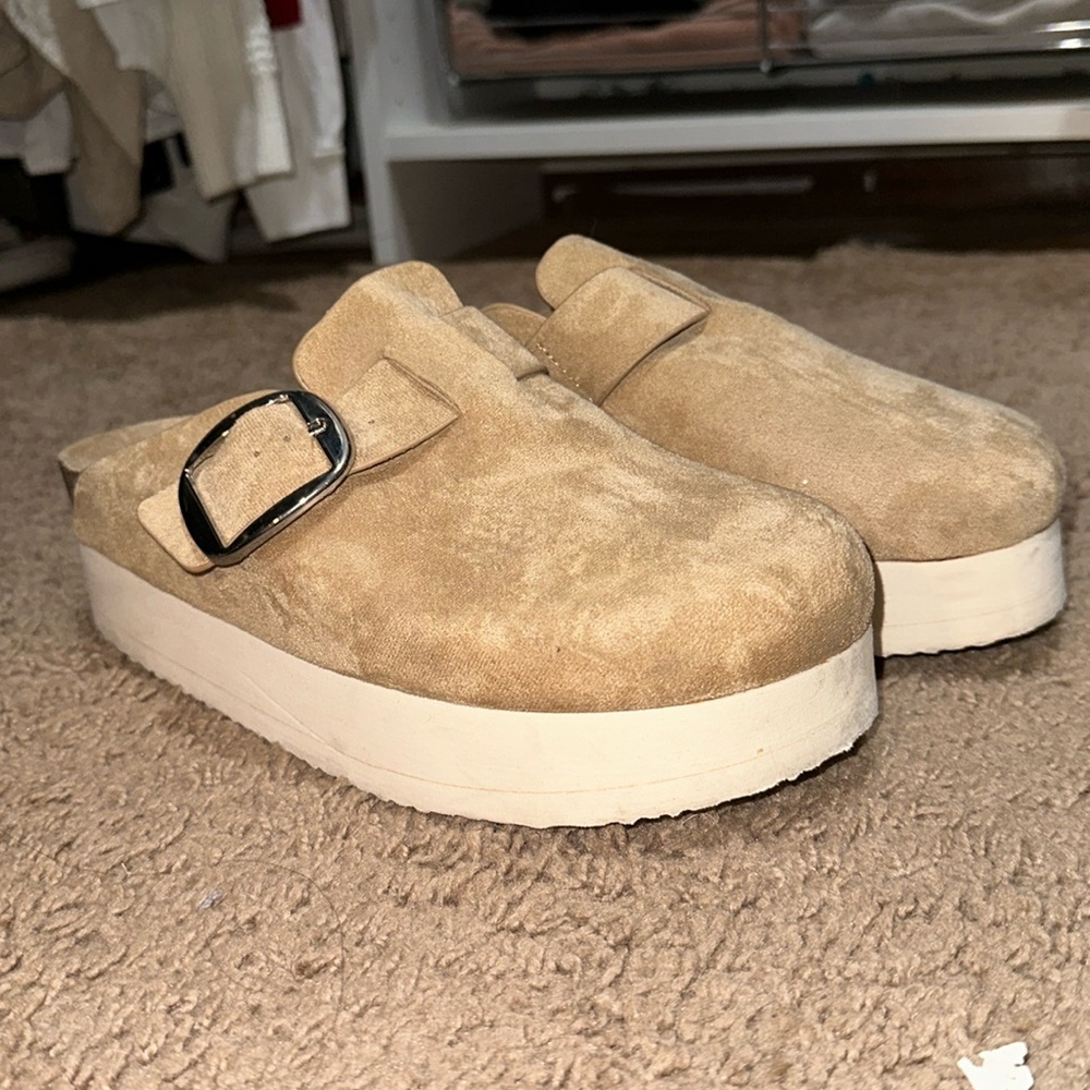 Madden girl clogs